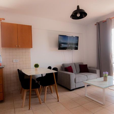 Amelia Two Bedroom Apartment - 202 Paphos Exterior photo